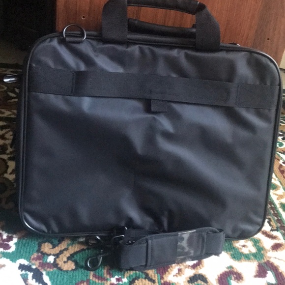 Targus padding laptop bag- black color - Picture 2 of 16